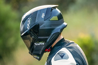 AGV K7 — подробный обзор спортивно-туристического мотошлема нового поколения